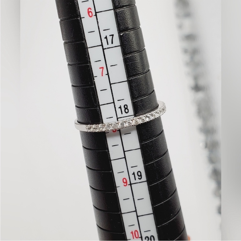 10k Solid White Gold Genuine Zircon Wedding Band Ring - Picture 4 of 5